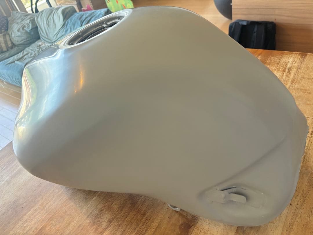 ZR-7 カワサキ　純正タンク レストア品　仕上げ用