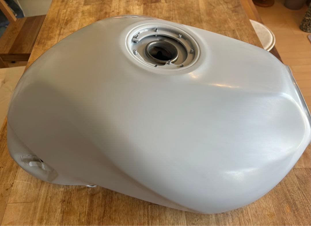 ZR-7 カワサキ　純正タンク レストア品　仕上げ用