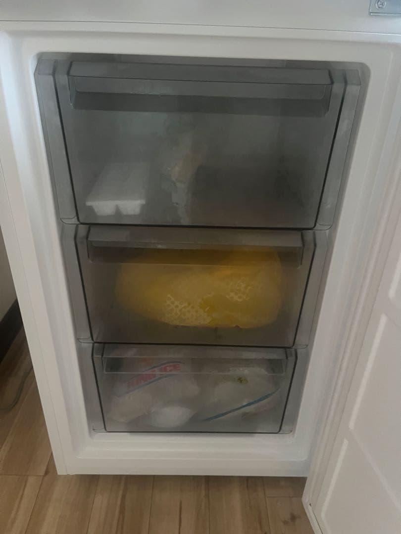 ホワイト冷蔵庫 可動式棚付き