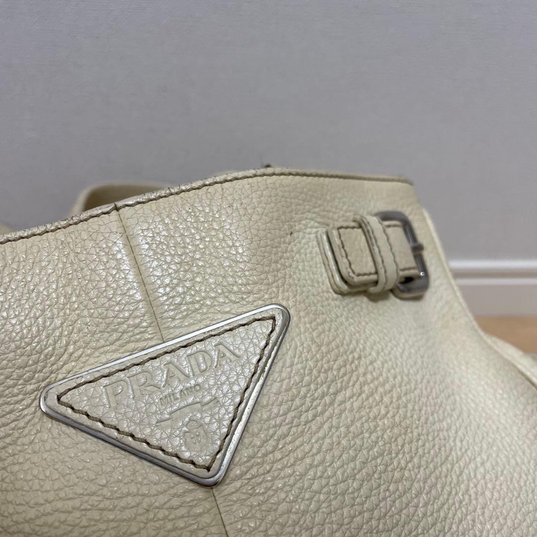 ■PRADA（プラダ）/良品 / レザー / ハンドバッグ / アイボリー