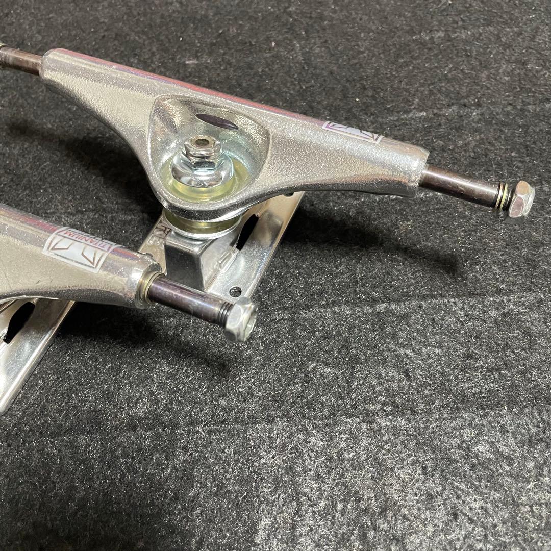 venture ベンチャー　チタニウム　新品　未使用　5.8 スケボートラック