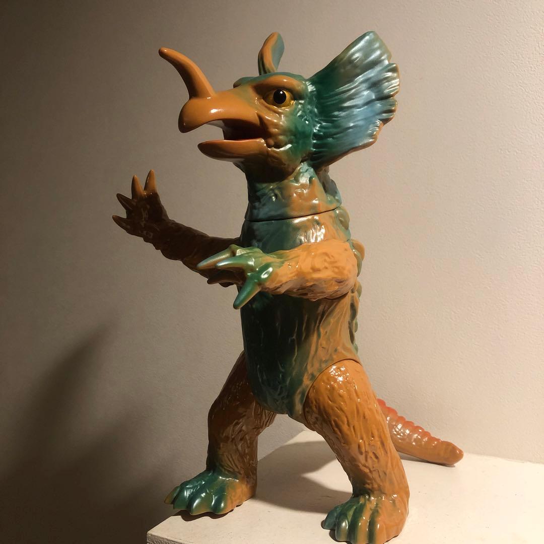 ログゥイラ ソフビ 怪獣 ロギラ