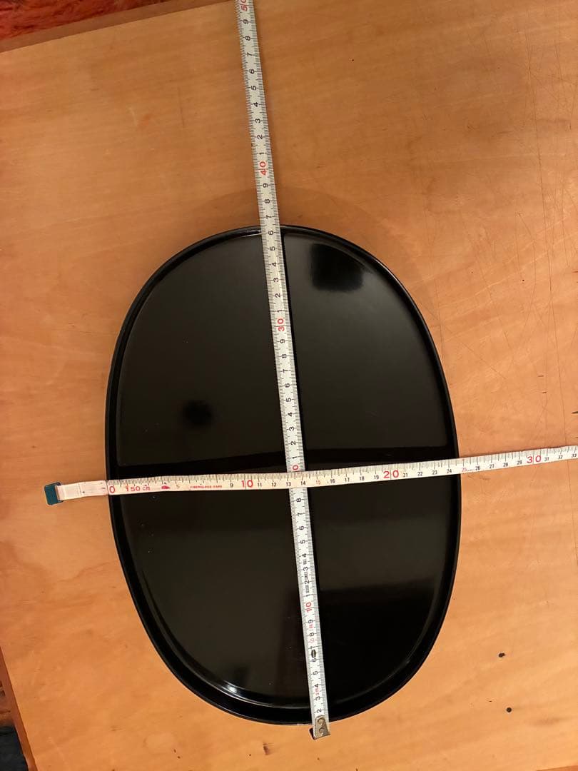 黒い漆器 半月形と長方形の盆セット