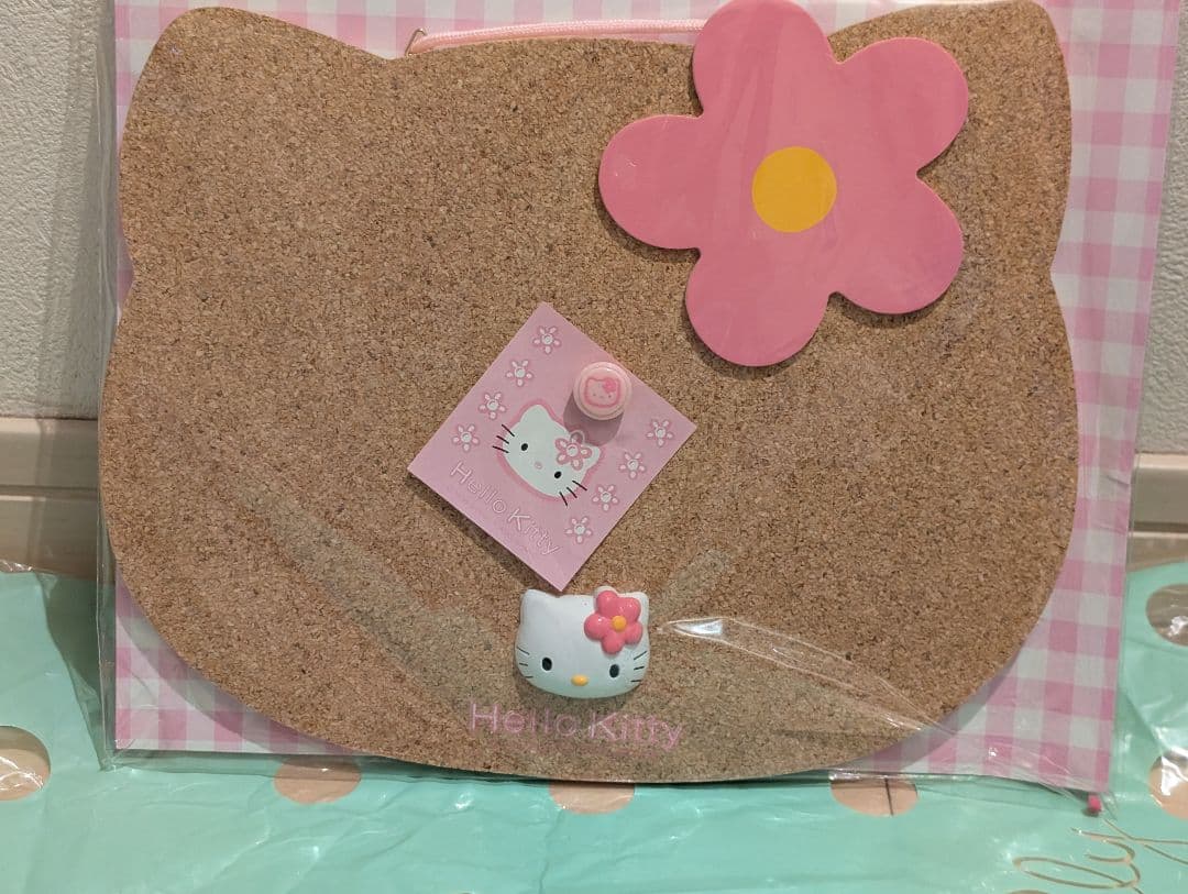 【レア商品】ハローキティ コルクボード 花付き