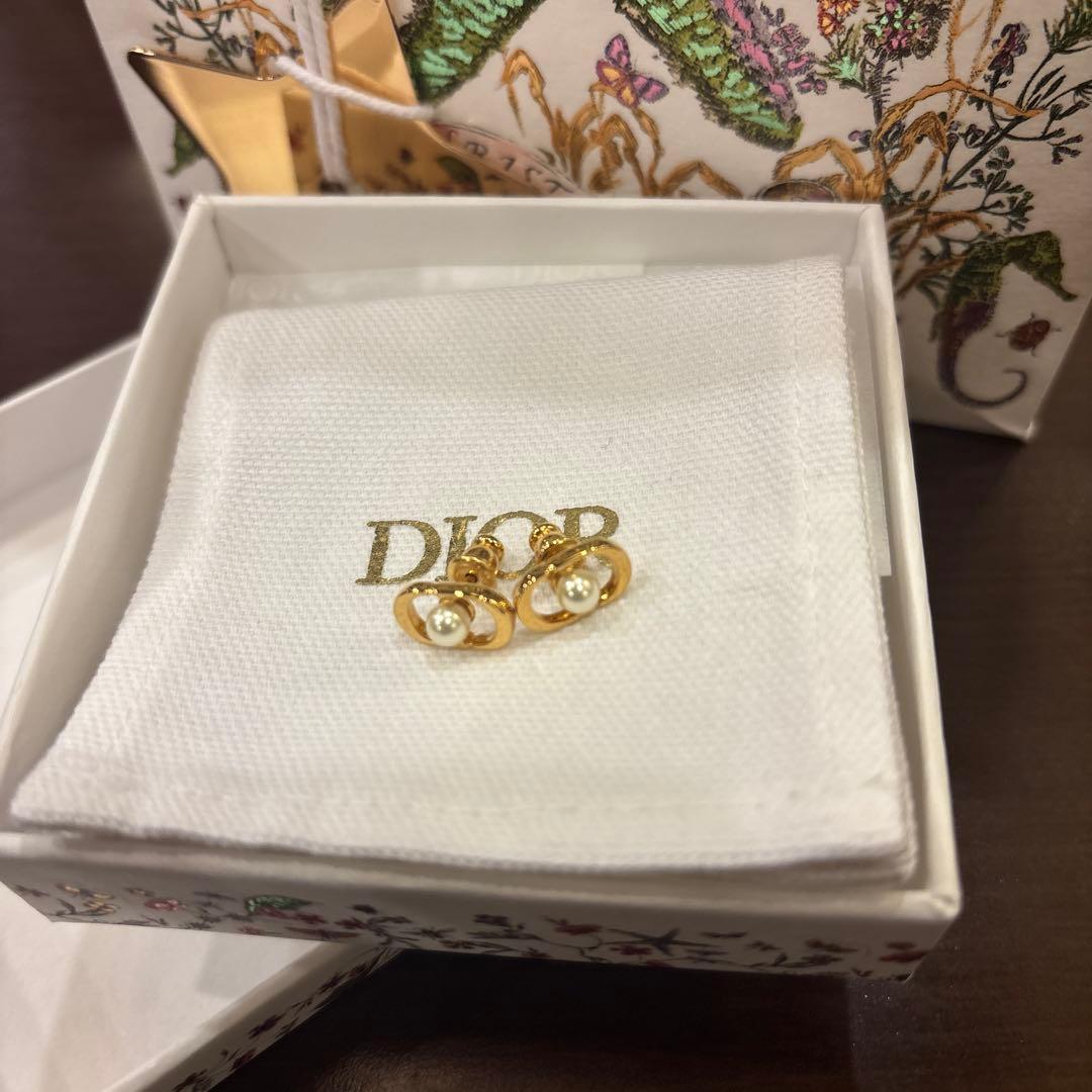 Dior Petit CD Jolie ミニ スタッドピアス