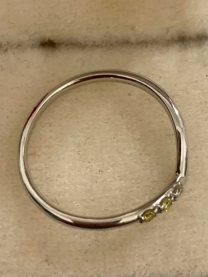 プラチナ950V字型リング イエローダイヤモンド　サイズ13号