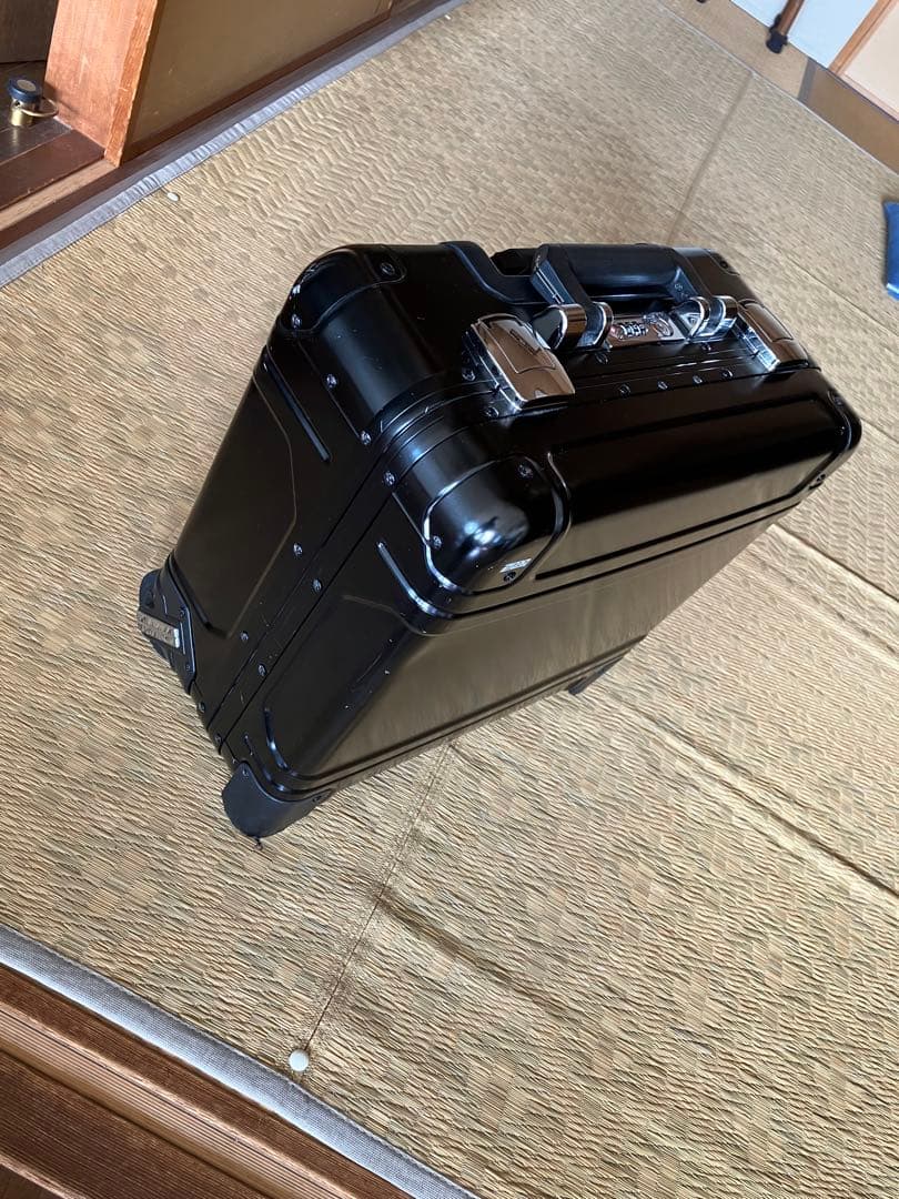 ZERO HALLIBURTON ゼロ ハリバートン 2輪スーツケース
