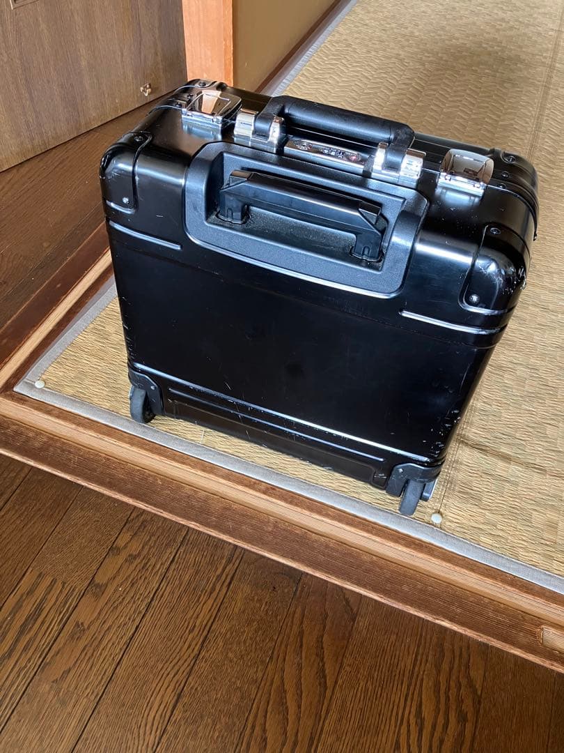 ZERO HALLIBURTON ゼロ ハリバートン 2輪スーツケース