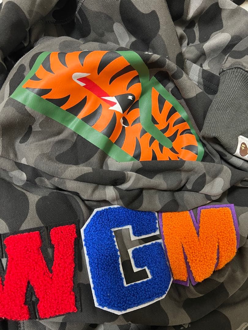 A BATHING APE カモフラージュシャークパーカー