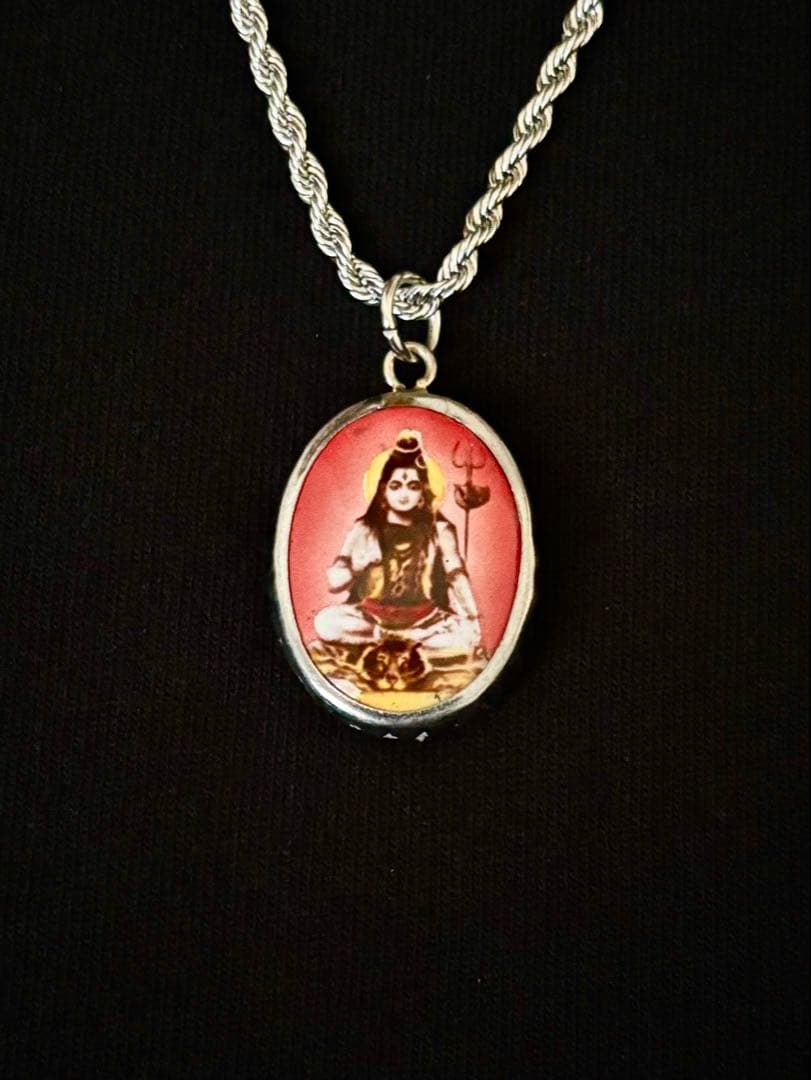 藤井風さん　【訳あり】シヴァ《レッド》オームペンダント(現品限り)⭐︎おまけつき