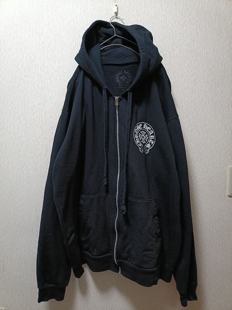 CHROME HEARTSバックホースシュープリントダガージップアップパーカー