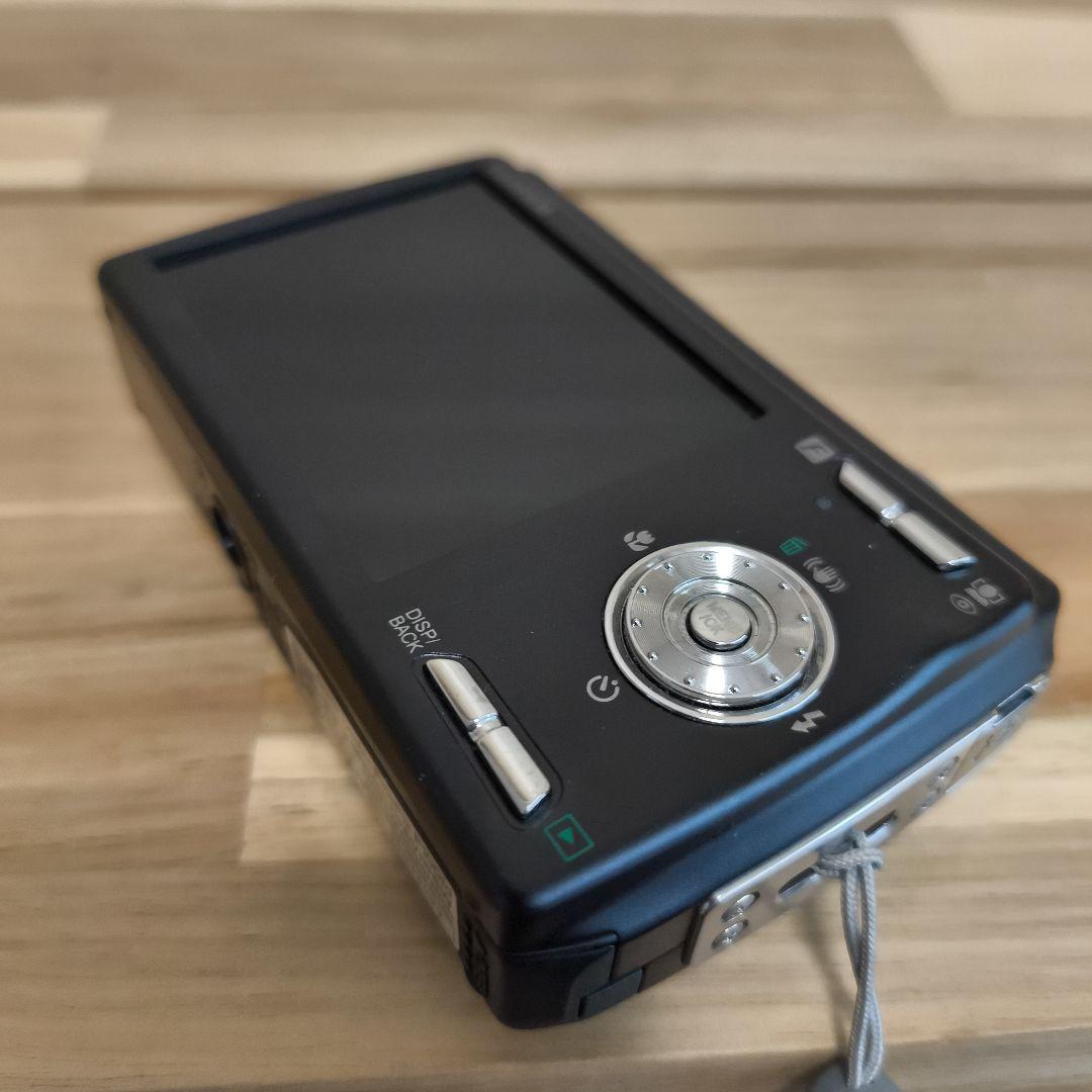 良品　FUJIFILM FINEPIX F100 fd コンパクトデジタルカメラ