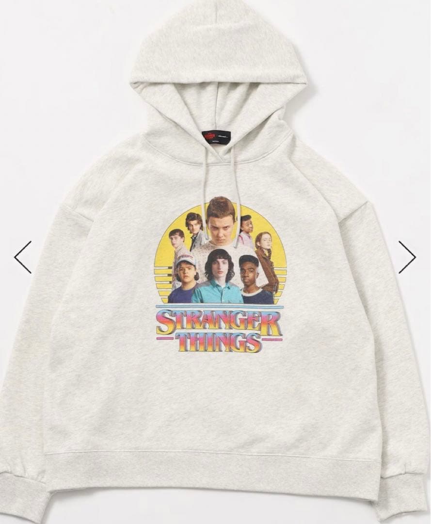 【STRANGER THINGS】コラボ 缶バッジ付きパーカー Mサイズ