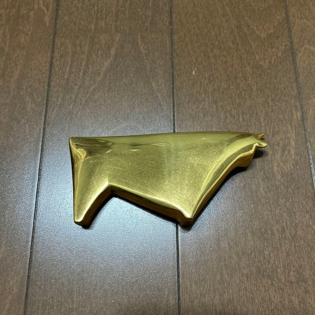 黄銅　牛　金色の置物 約14cm