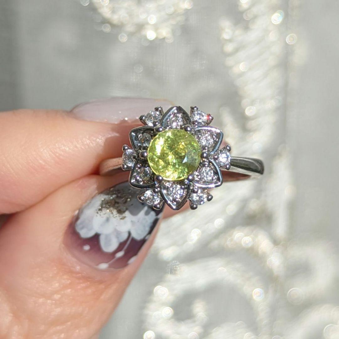 天然石スフェーン指輪リングスノーフレークフラワーデザイン シルバー10.5号