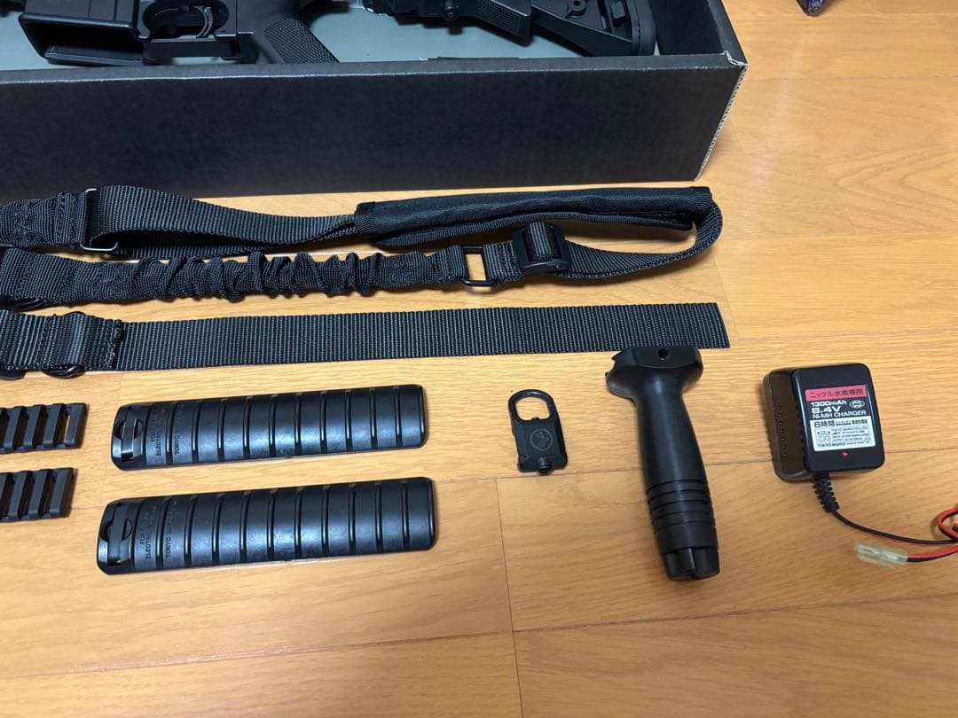 ケ*ン様 東京マルイ　次世代電動ガン SOPMOD M4 バッテリーX3 充電器