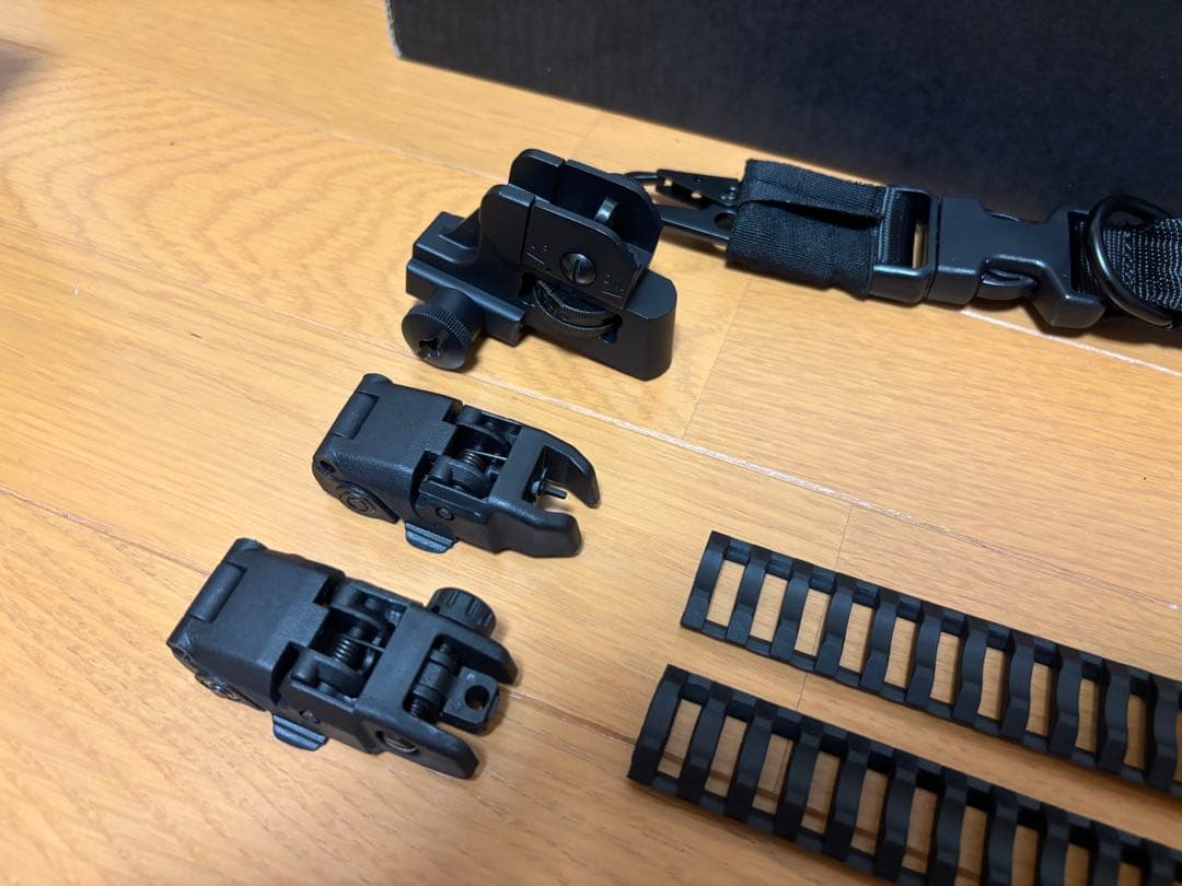 ケ*ン様 東京マルイ　次世代電動ガン SOPMOD M4 バッテリーX3 充電器