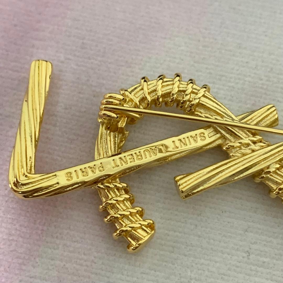 イヴサンローラン ゴールド バッジ ピン ブローチ