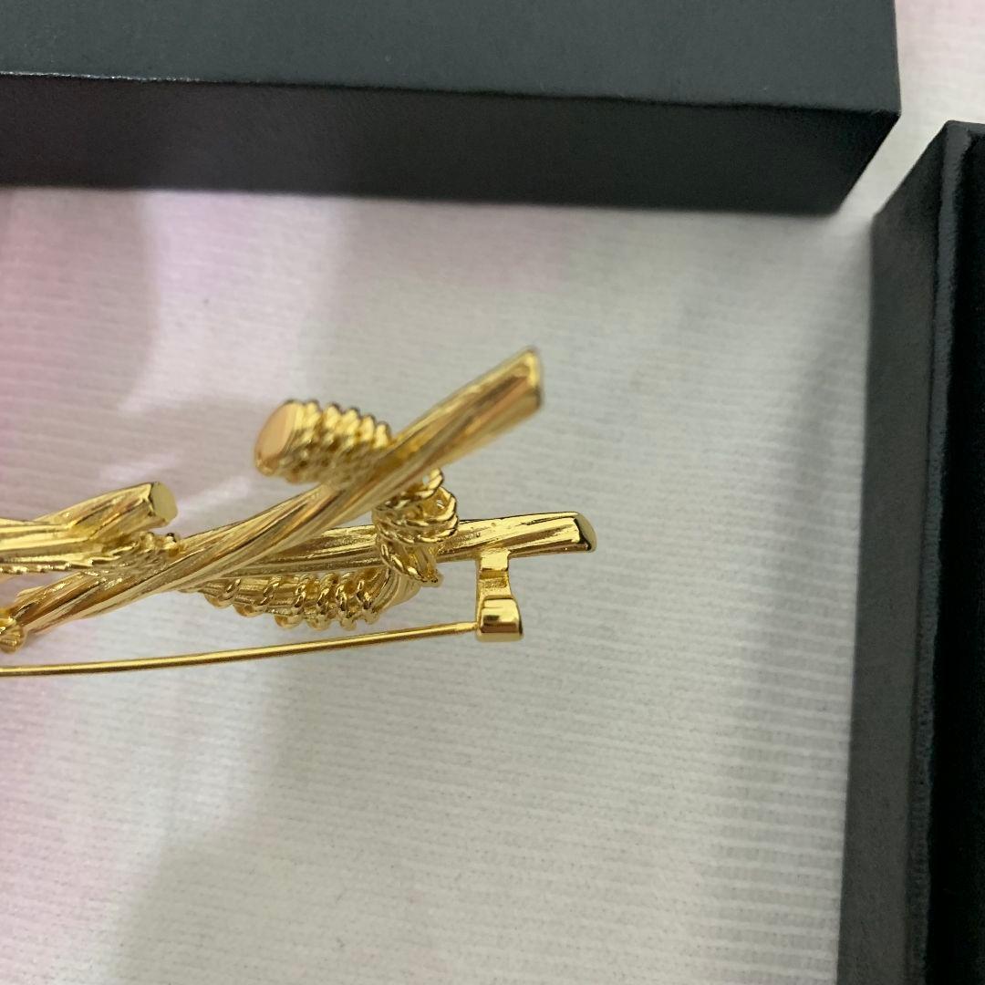 イヴサンローラン ゴールド バッジ ピン ブローチ