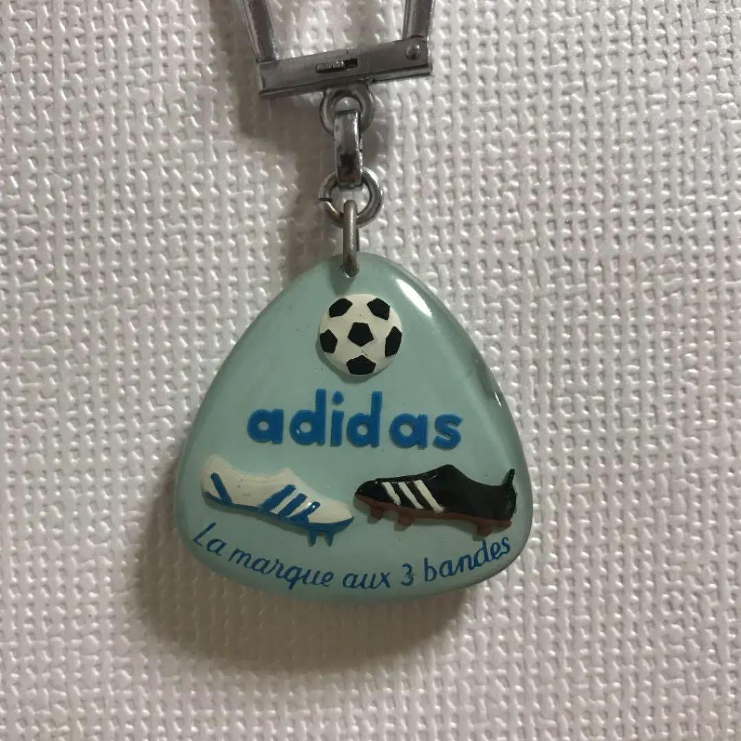 ヴィンテージ  フランス　ブルボンキーホルダー　adidas