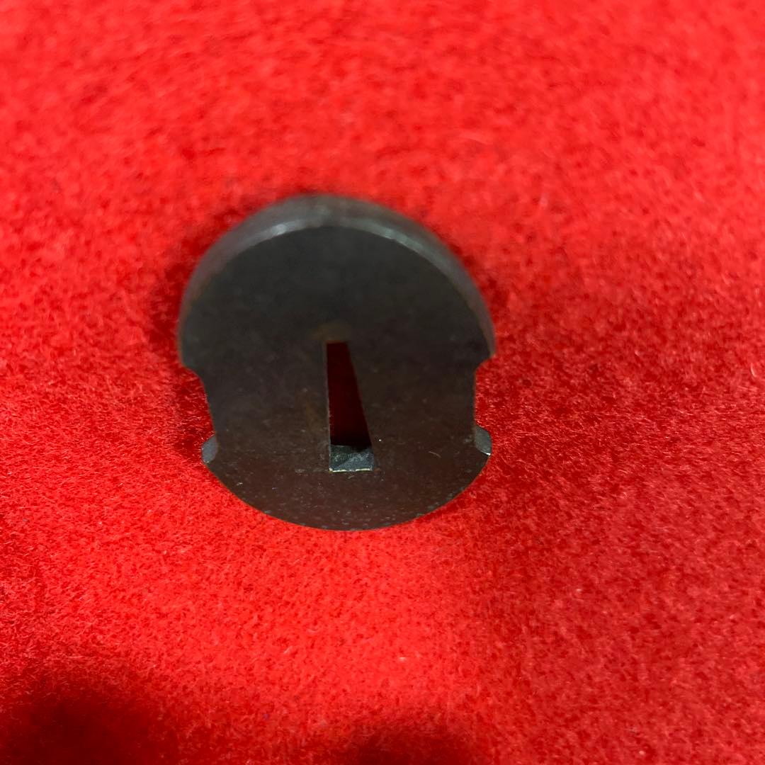 B–8 日本刀の鍔（つば）　武具　銅製　装飾品　アンティーク　美術品　工芸品