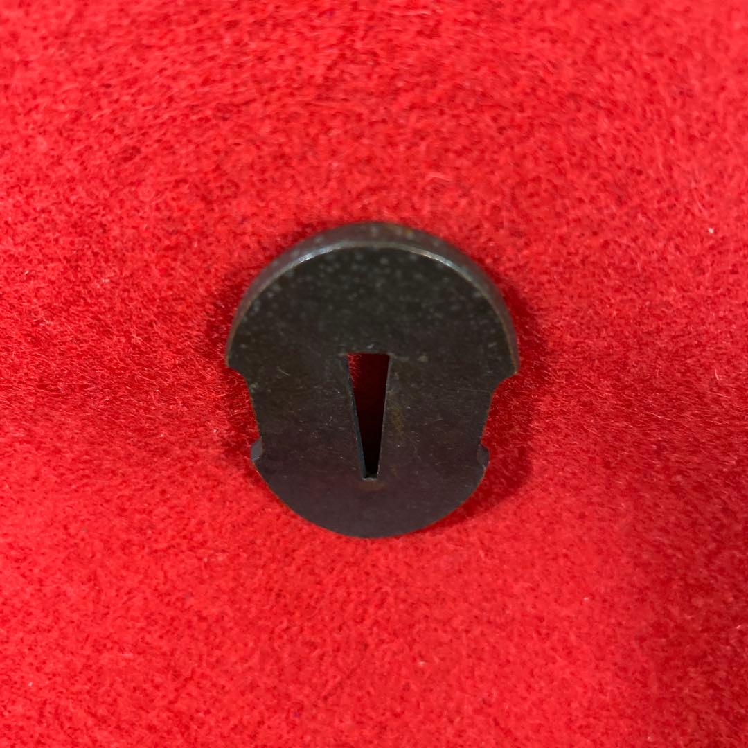 B–8 日本刀の鍔（つば）　武具　銅製　装飾品　アンティーク　美術品　工芸品