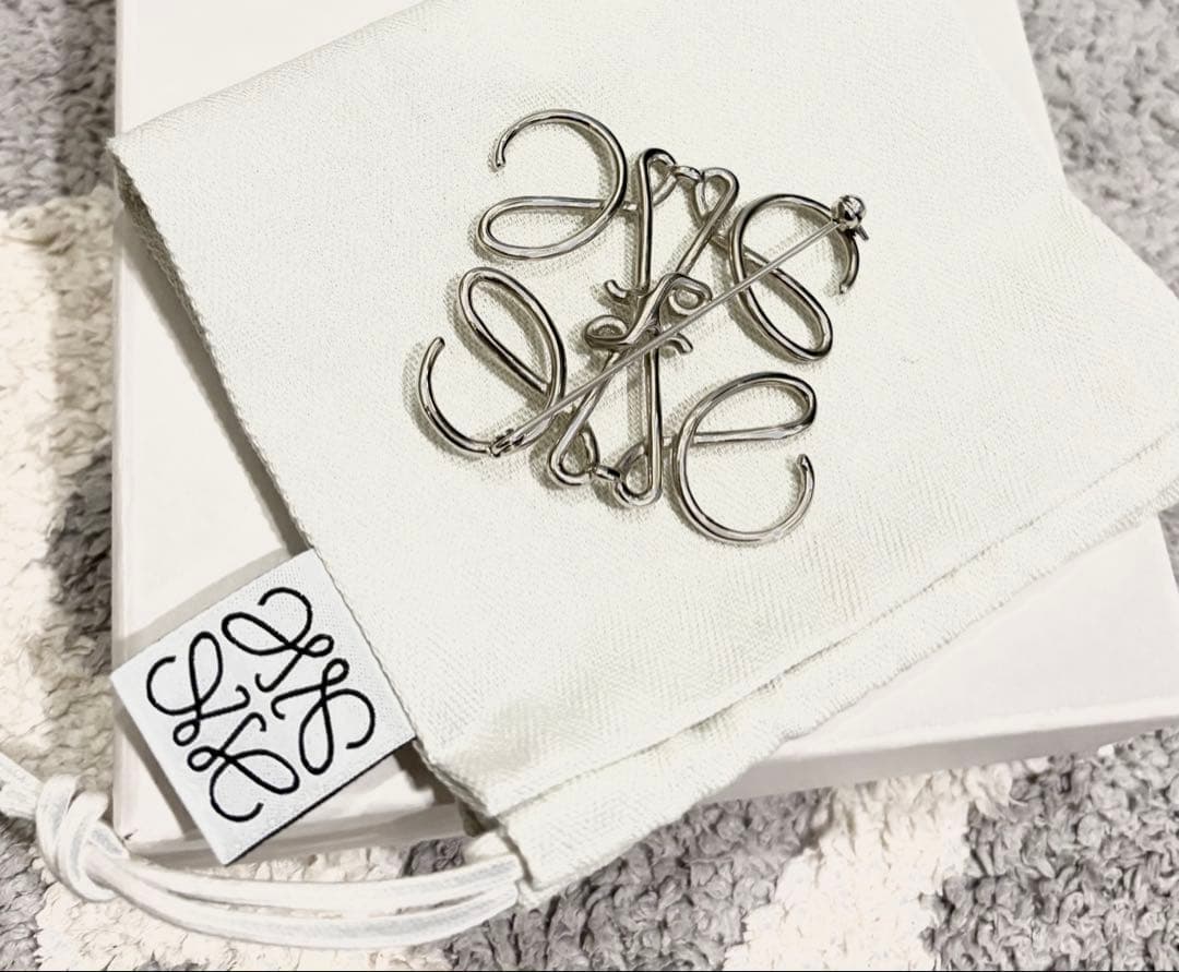 LOEWE ロエベ - アナグラム　 ブローチ - シルバー