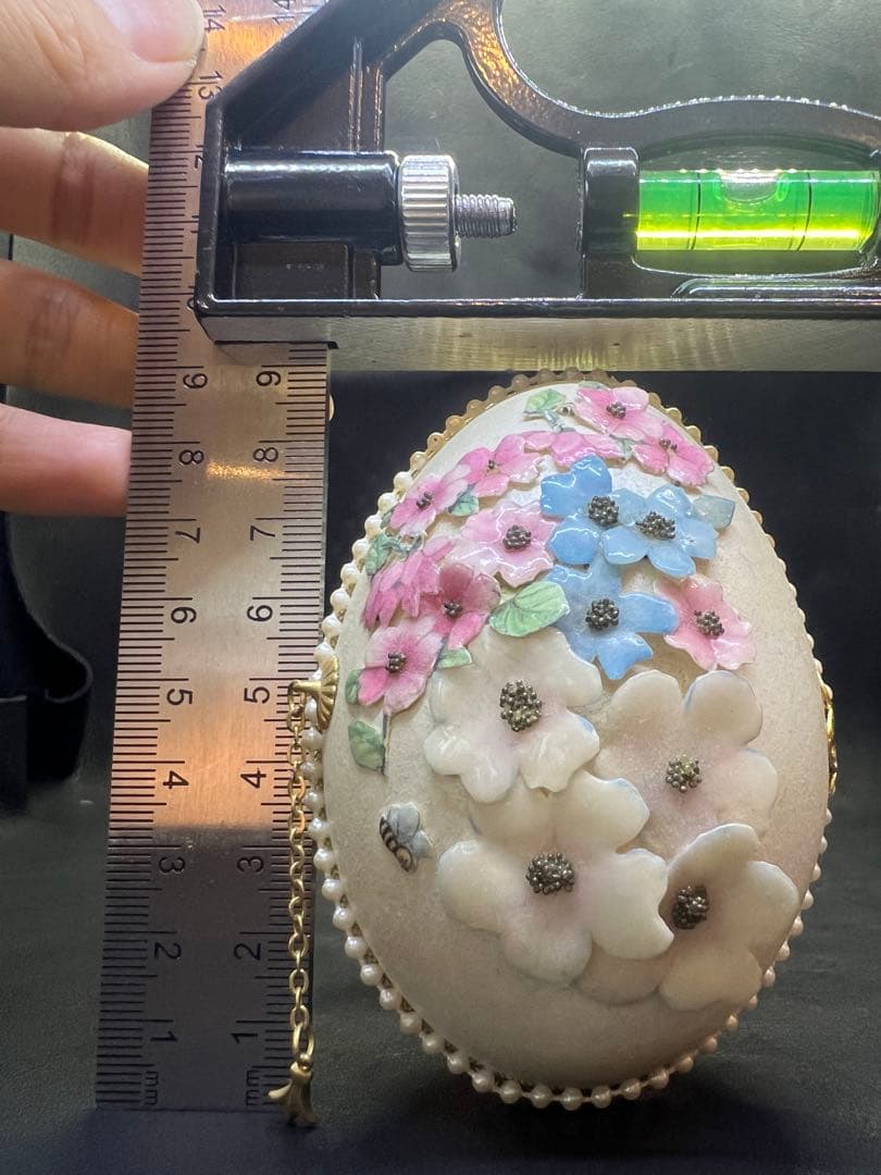 花模様の陶器製卵型ボックス