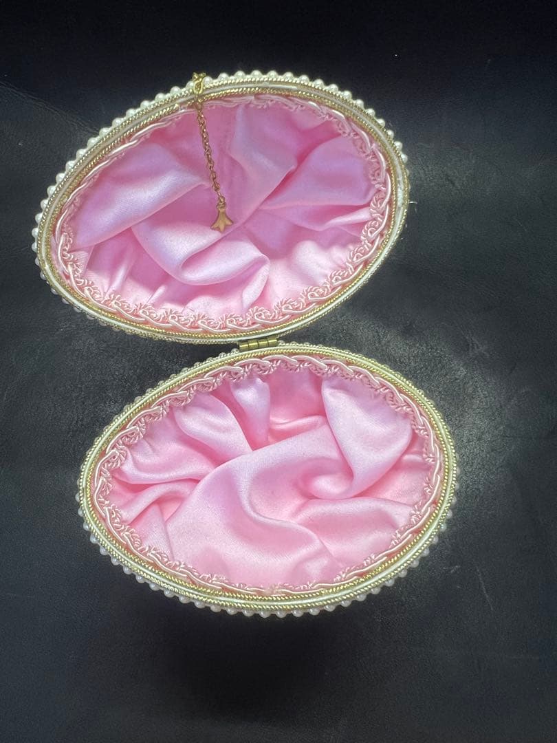 花模様の陶器製卵型ボックス