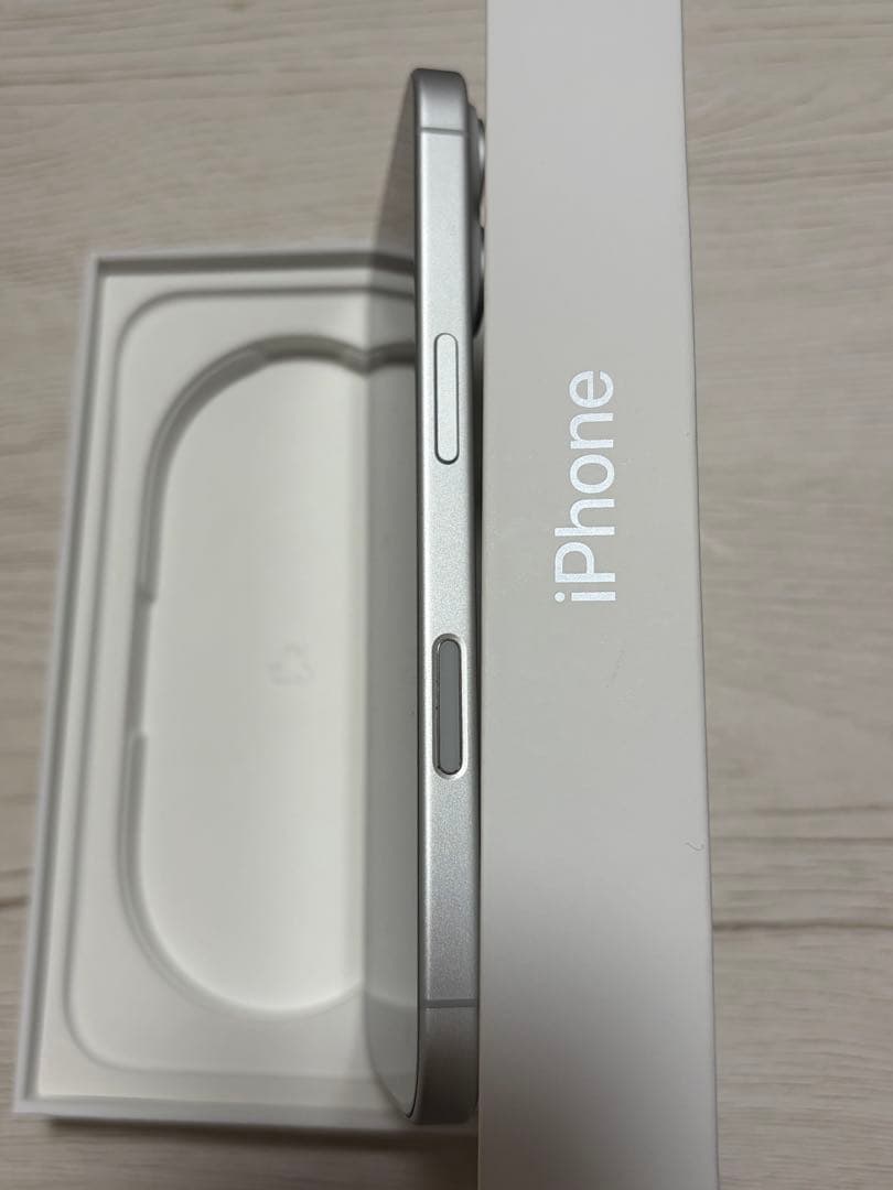 【傷なし美品】iPhone16 128GB ホワイト SIMフリー