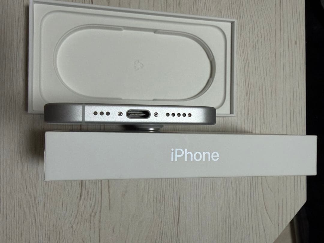 【傷なし美品】iPhone16 128GB ホワイト SIMフリー