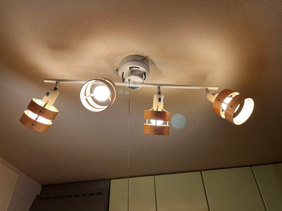 【送料込み・電球付き】モダン4灯シーリングライト ホワイトナチュラル　ニトリ