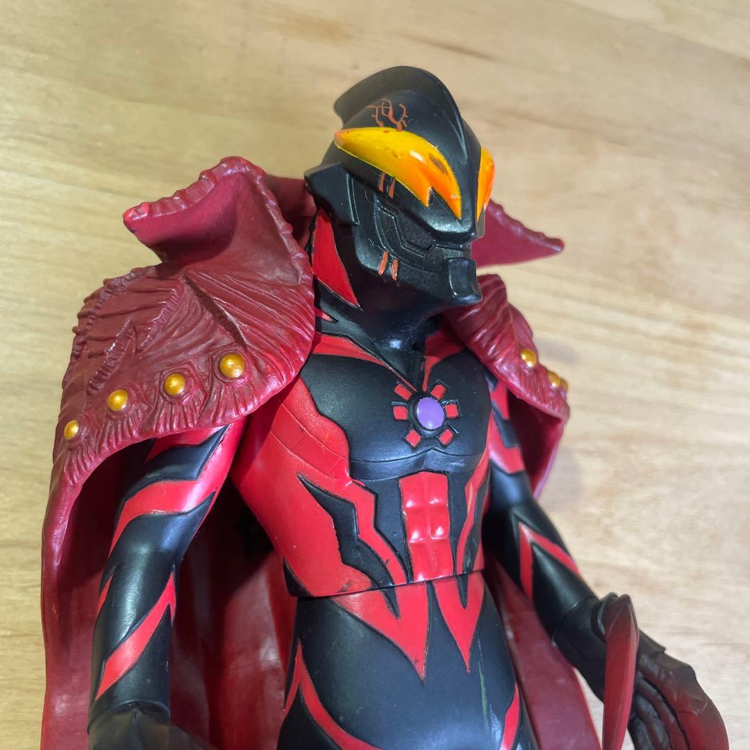 ウルトラマンフィギュア　カイザーベリアル