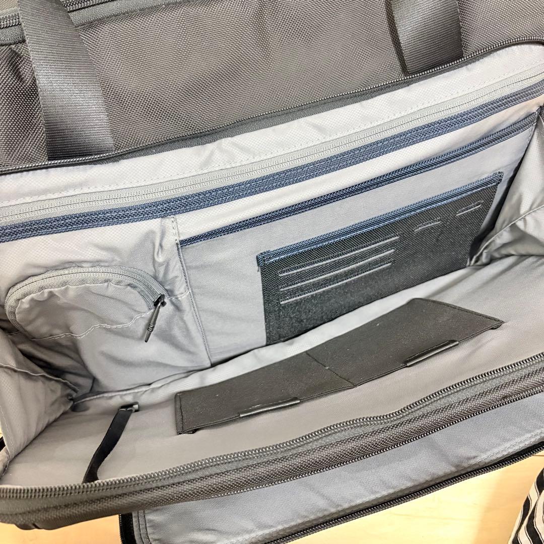 TUMI 4ウィールド コンパクト ビジネス 022652D2 Alpha II