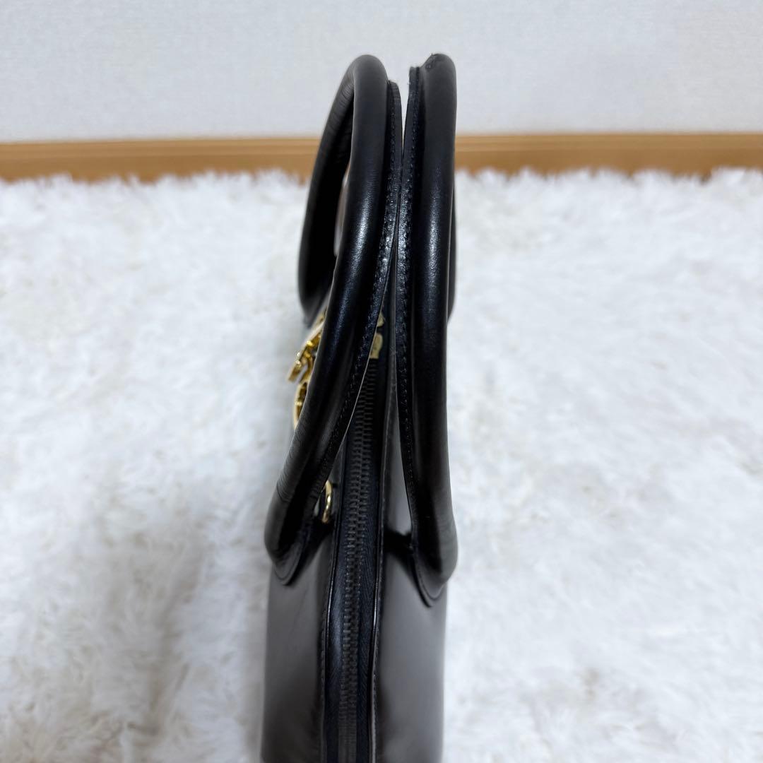 フェラガモ ダブルガンチーニ　ハンドバッグ　ゴールド金具　フォーマル　レザー