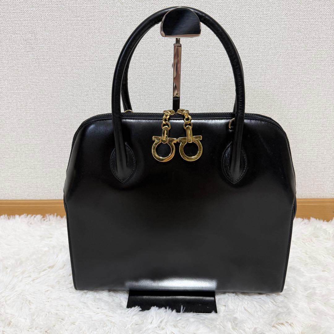 フェラガモ ダブルガンチーニ　ハンドバッグ　ゴールド金具　フォーマル　レザー