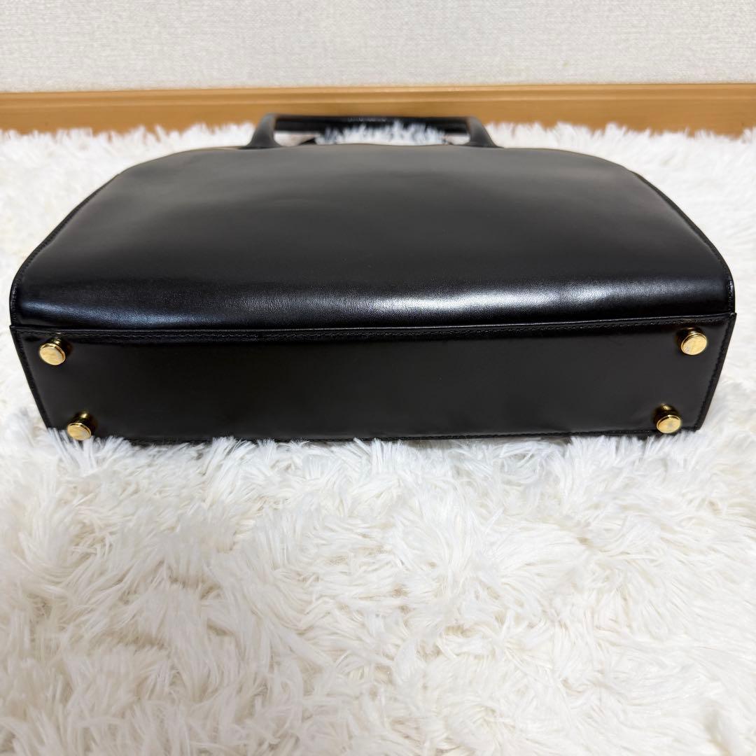 フェラガモ ダブルガンチーニ　ハンドバッグ　ゴールド金具　フォーマル　レザー