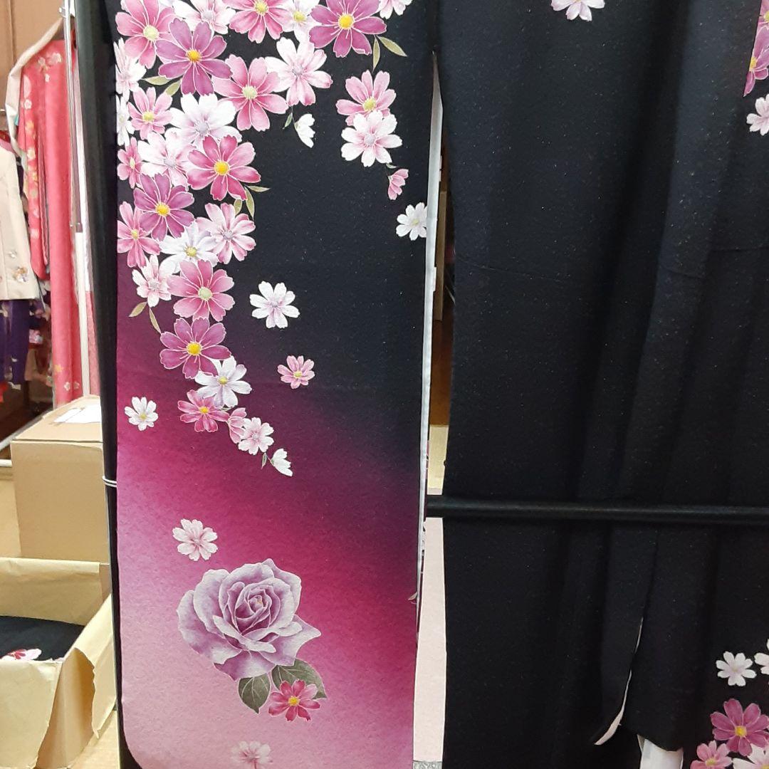 574.正絹振袖、黒バラ、160ぐらい
