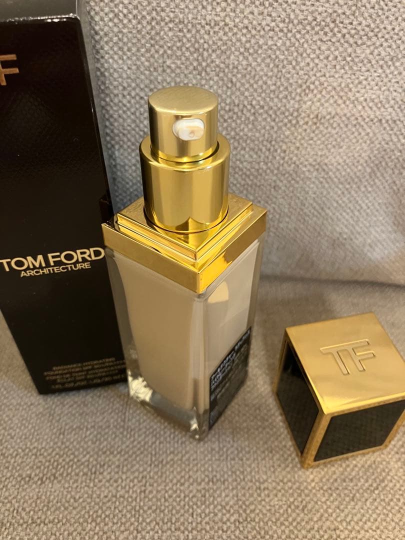 トムフォード アーキテクチャー ラディアンス ハイドレーティング 2,0N