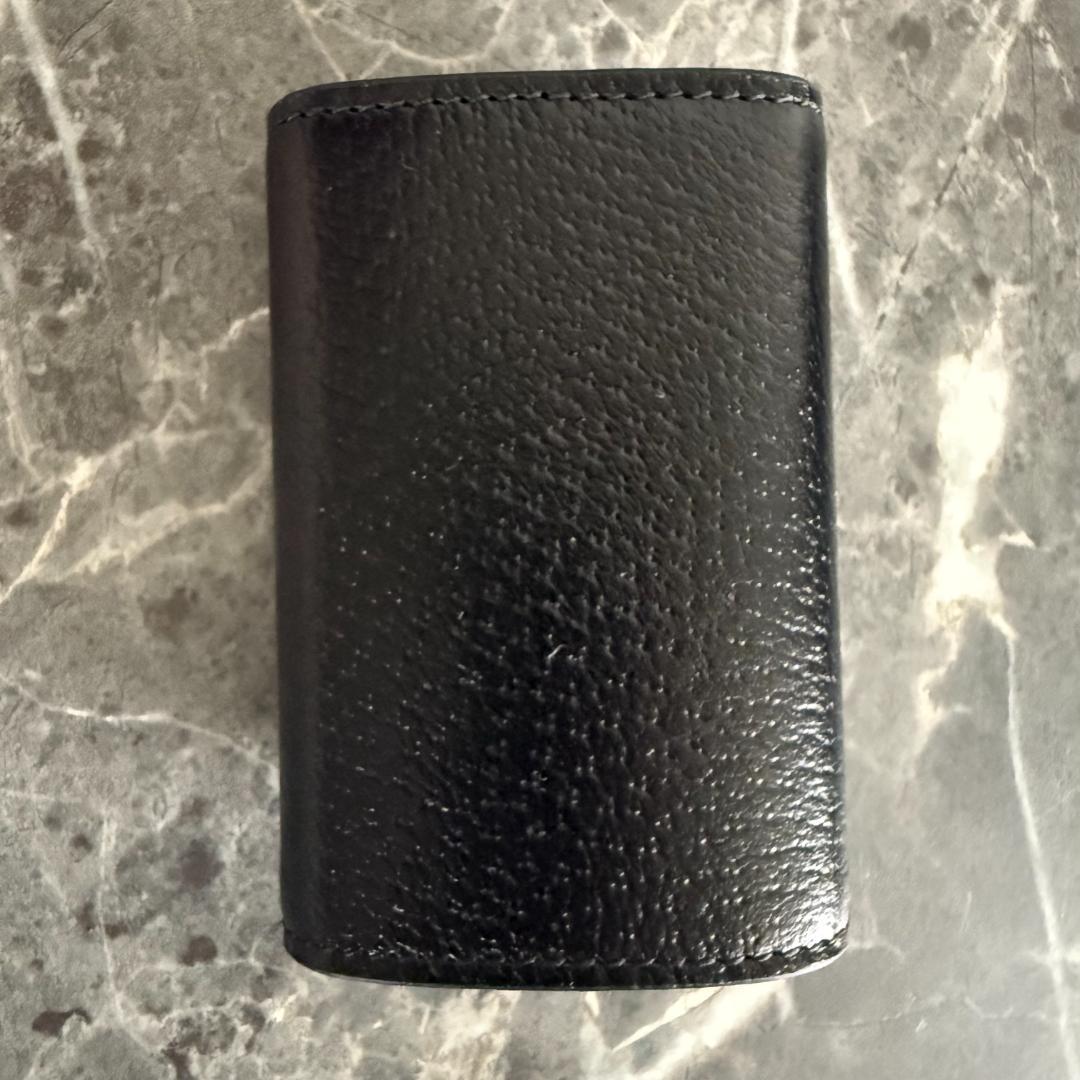 新品未使用 GUCCI ブラックレザーキーケース キーリング 蜂モチーフ