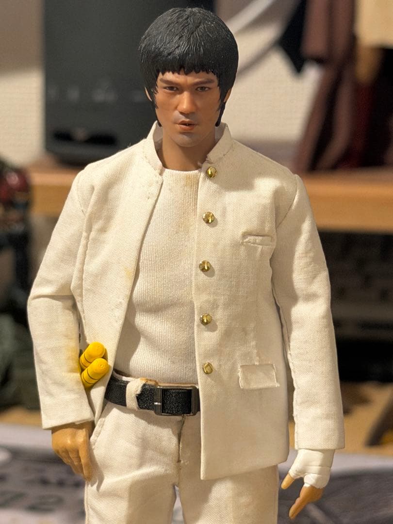 驚異の超高精細 1/12スケールのブルース・リー風カスタムフィギュア