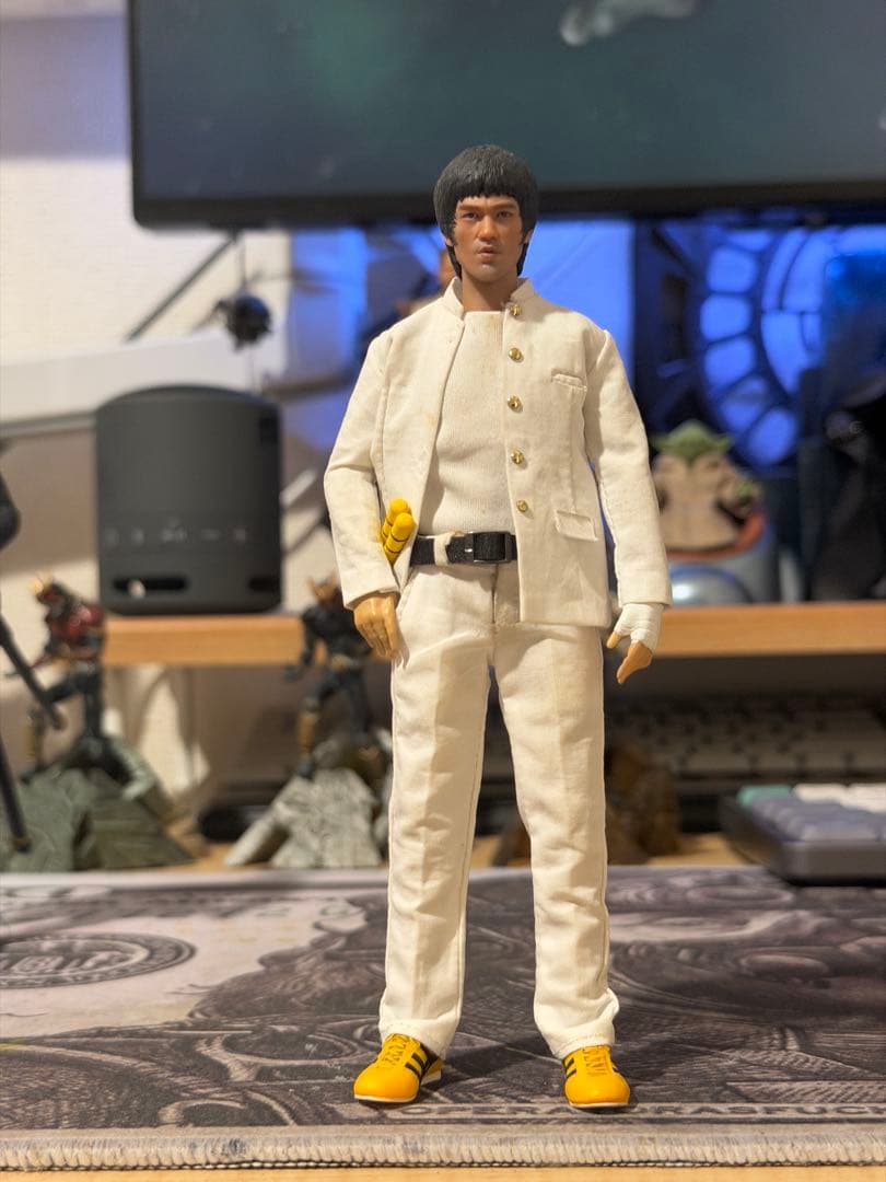 驚異の超高精細 1/12スケールのブルース・リー風カスタムフィギュア