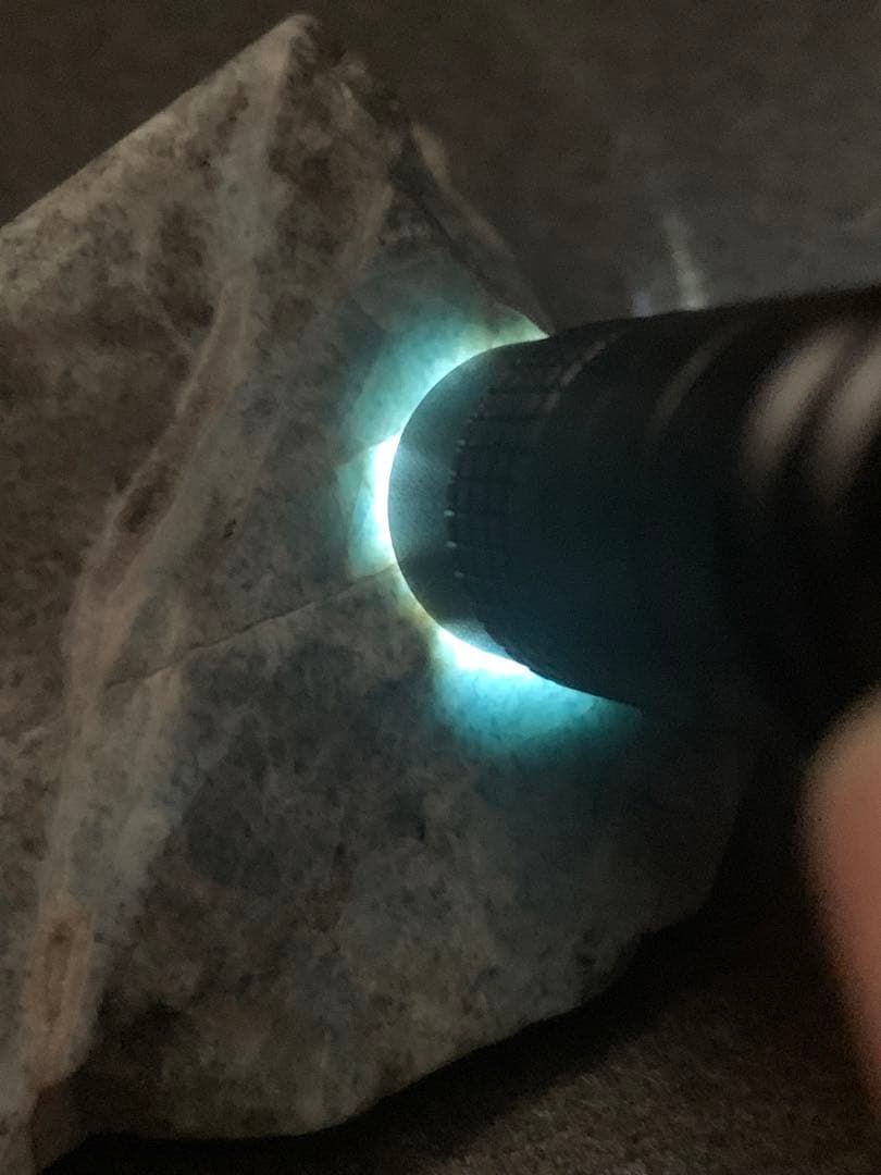 濃い青　糸魚川翡翠　入りコン沢原石　青ひすい　ヒスイ　国産鉱物　水石　根付　勾玉