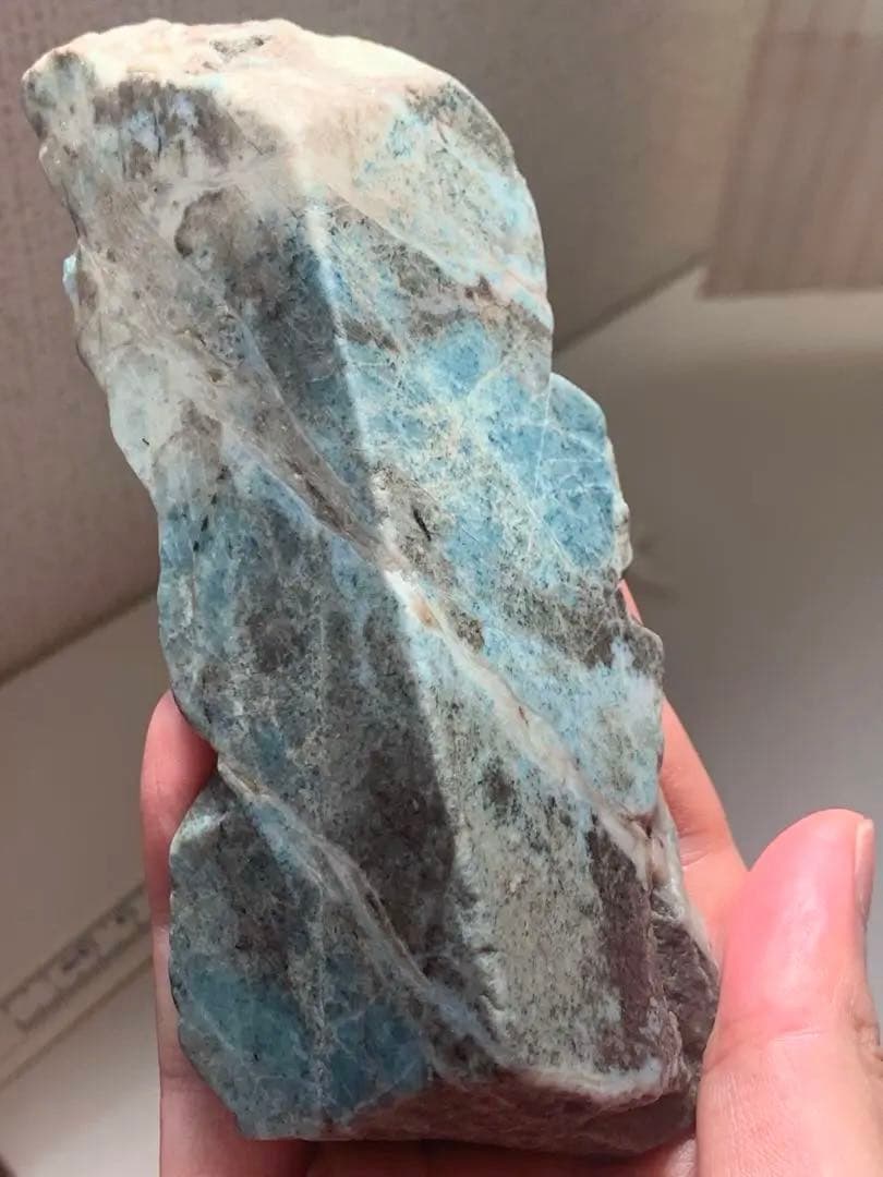 濃い青　糸魚川翡翠　入りコン沢原石　青ひすい　ヒスイ　国産鉱物　水石　根付　勾玉