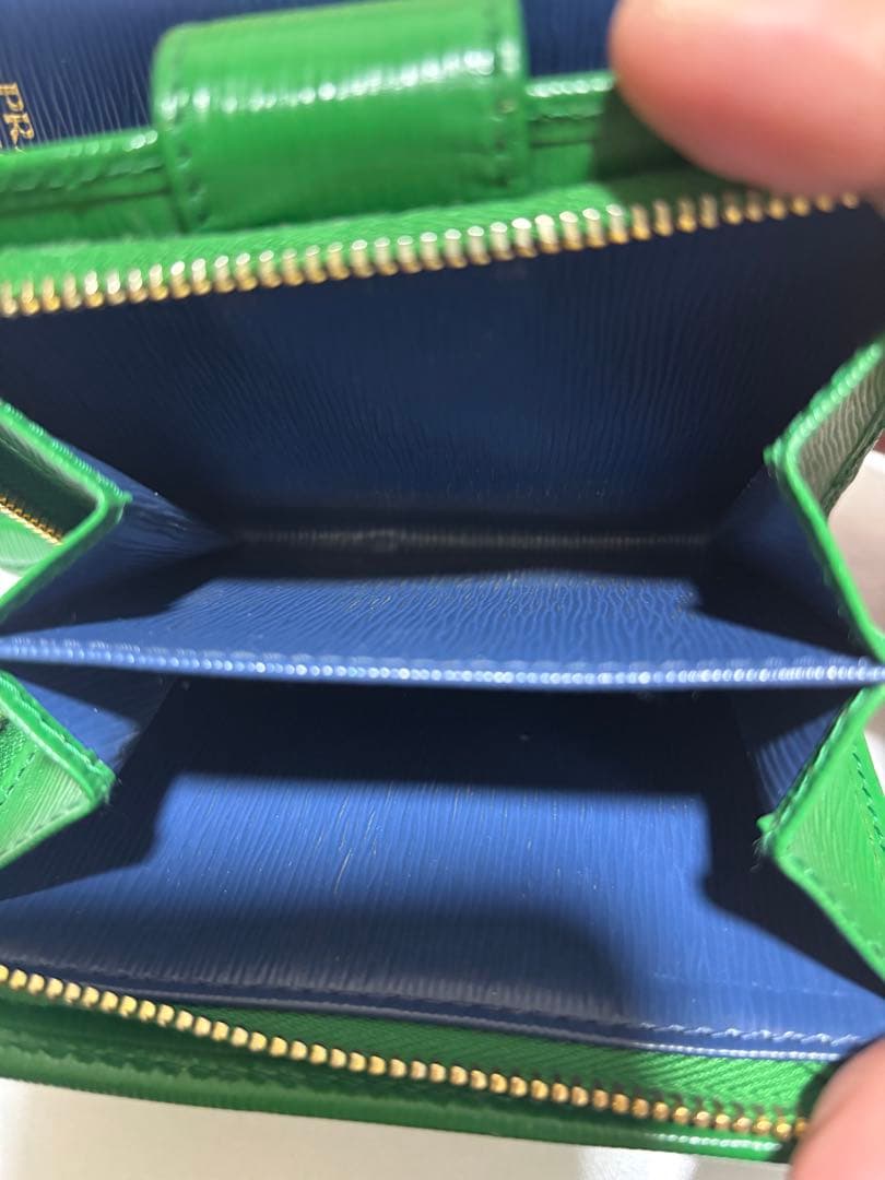 ⭐︎こむぎページ⭐︎PRADA プラダ 二つ折り財布 グリーン