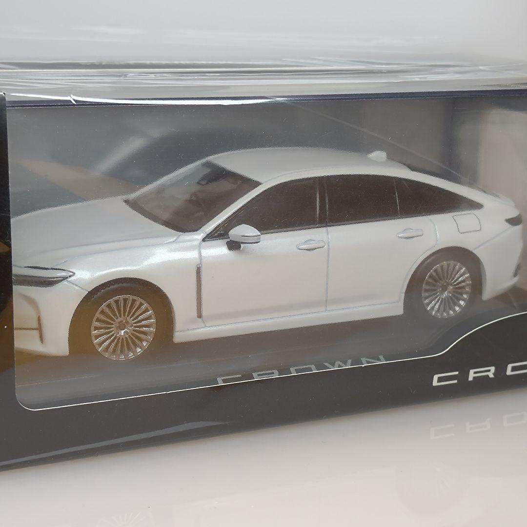 新型 トヨタ クラウンセダン カラーサンプル プレシャスホワイトパール 非売品