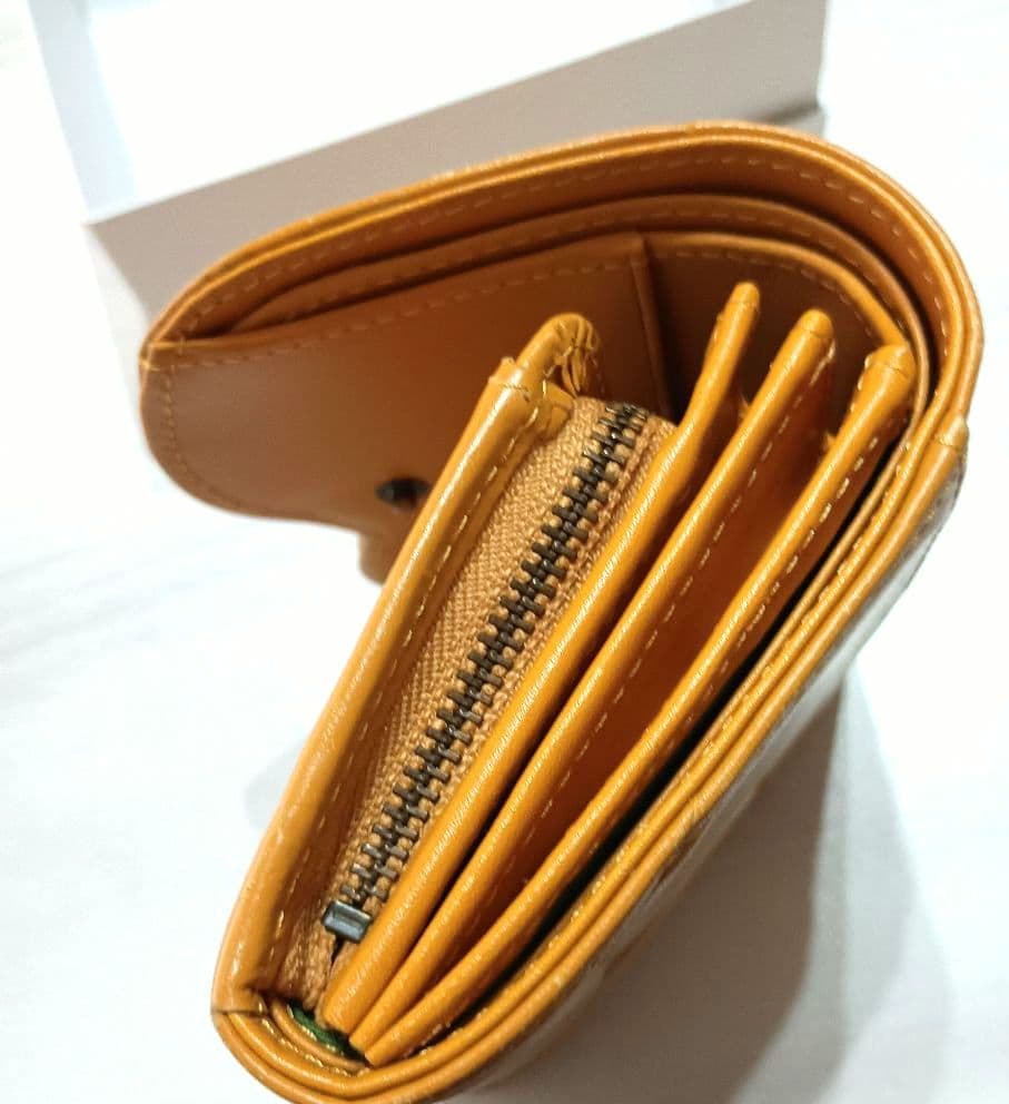 ★Sybilla 　シビラ　二つ折り財布　金運アップレザー 黄色　新品　未使用★
