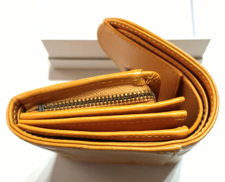 ★Sybilla 　シビラ　二つ折り財布　金運アップレザー 黄色　新品　未使用★