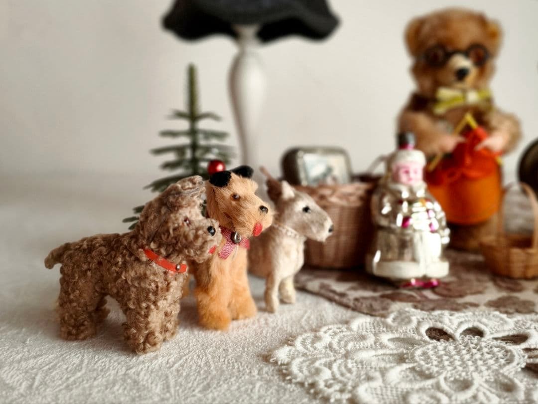 * vintage dog ❀ * 赤い勲章リボンの テリアさん