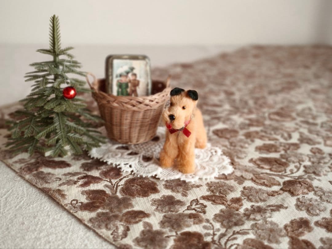 * vintage dog ❀ * 赤い勲章リボンの テリアさん